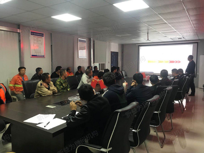 T梁班組培訓(xùn)現(xiàn)場 T梁班組培訓(xùn)現(xiàn)場